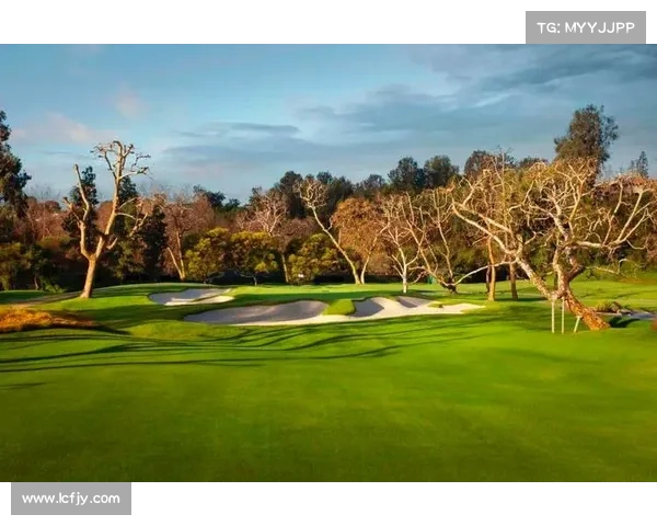 高尔夫球场设计中的自然景观融入与可持续发展策略探讨
